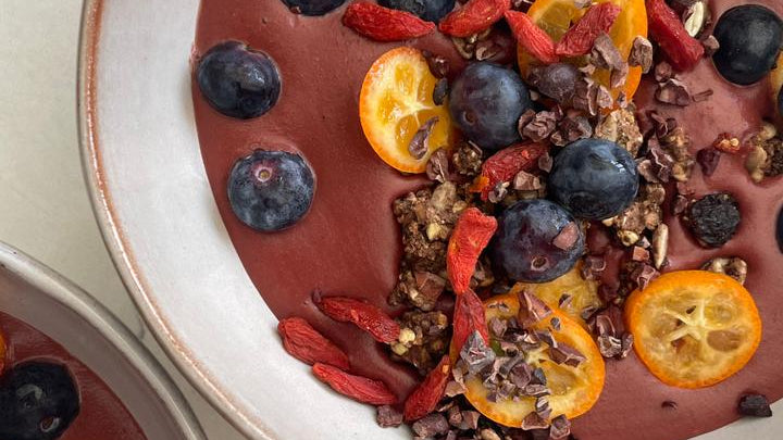 HOT BEETROOT CHOCOLATE BREAKFAST BOWL